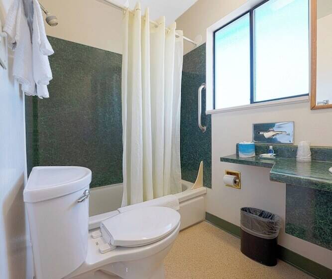 带2个双人床的标准工作室, Broadway Inn Portland Downtown