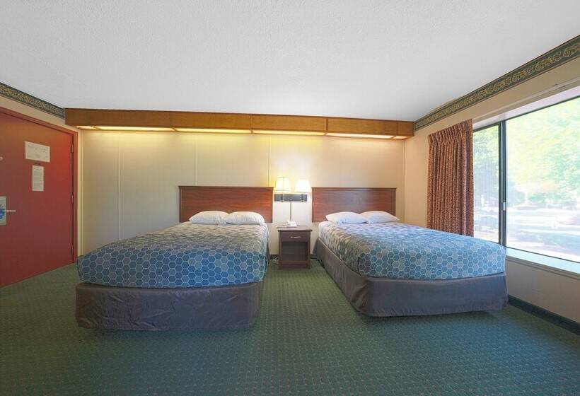 带2个双人床的标准工作室, Broadway Inn Portland Downtown