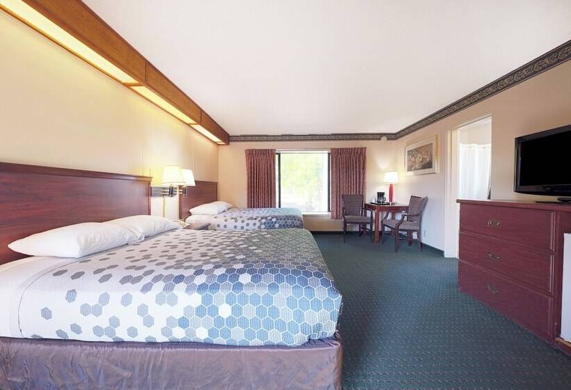 带2个双人床的标准工作室, Broadway Inn Portland Downtown