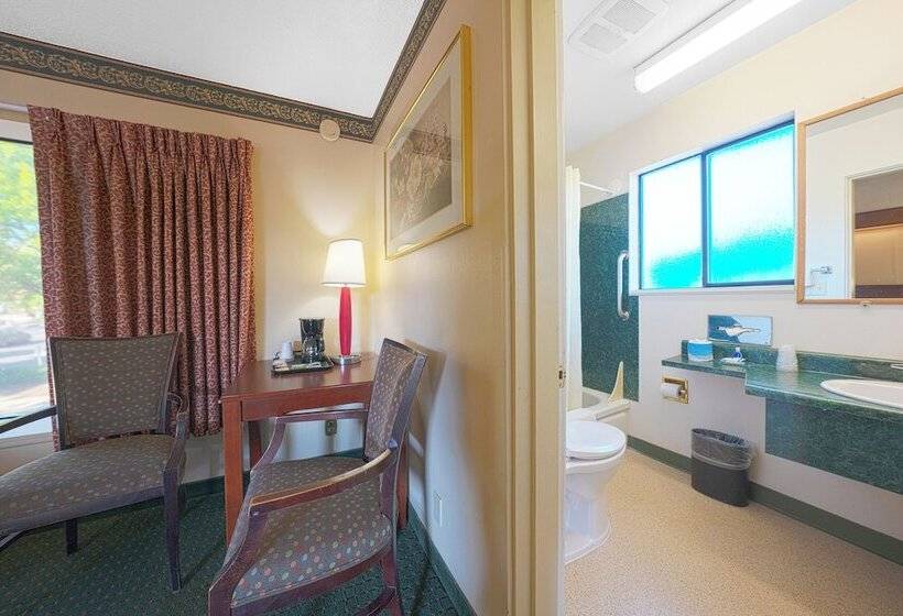 带2个双人床的标准工作室, Broadway Inn Portland Downtown