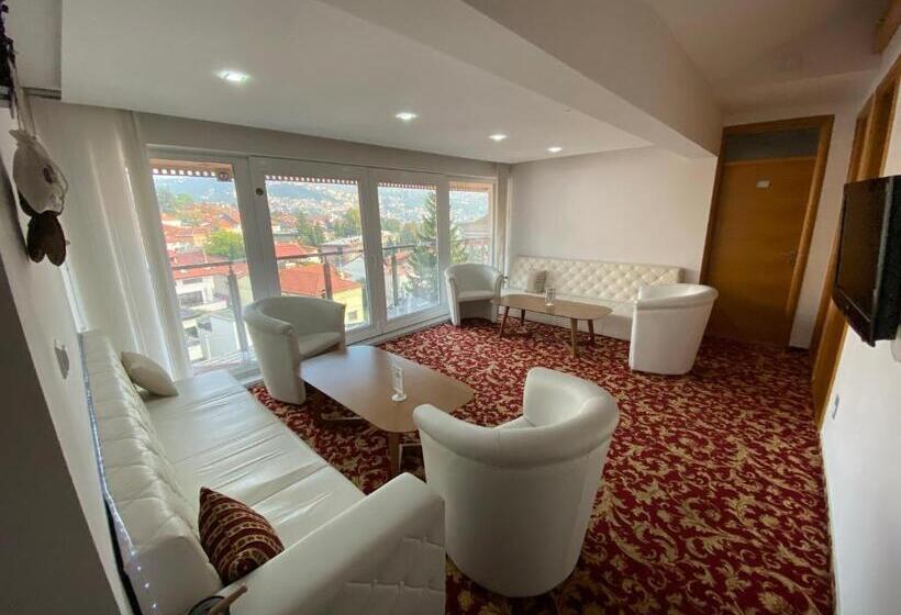 اتاق لوکس سه تخته, Residence Mahala