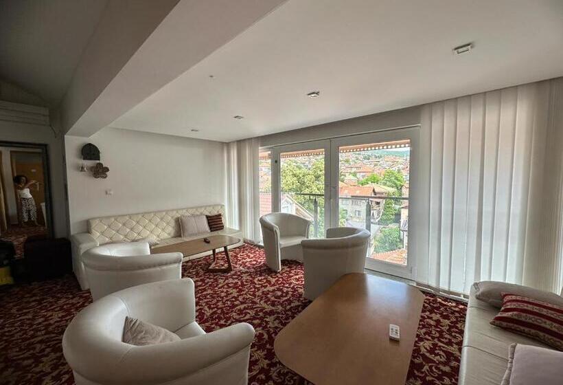 اتاق لوکس چهار تخته, Residence Mahala