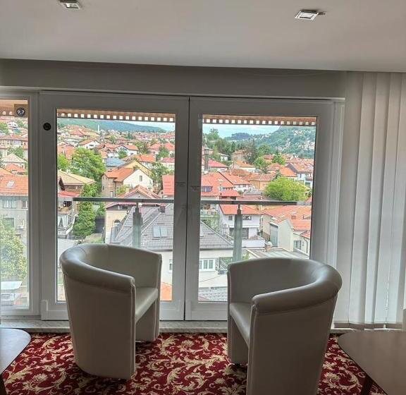 اتاق لوکس چهار تخته, Residence Mahala