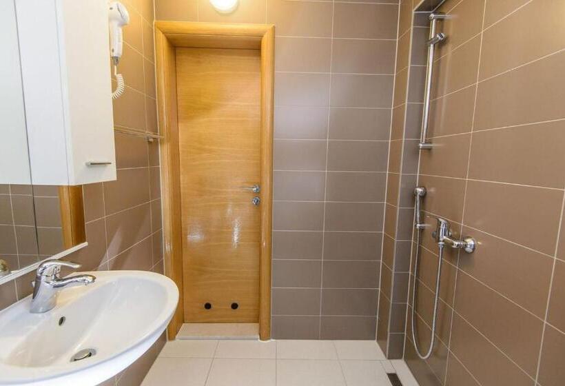 اتاق لوکس چهار تخته, Residence Mahala