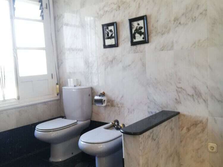 标准单人间, El Faro