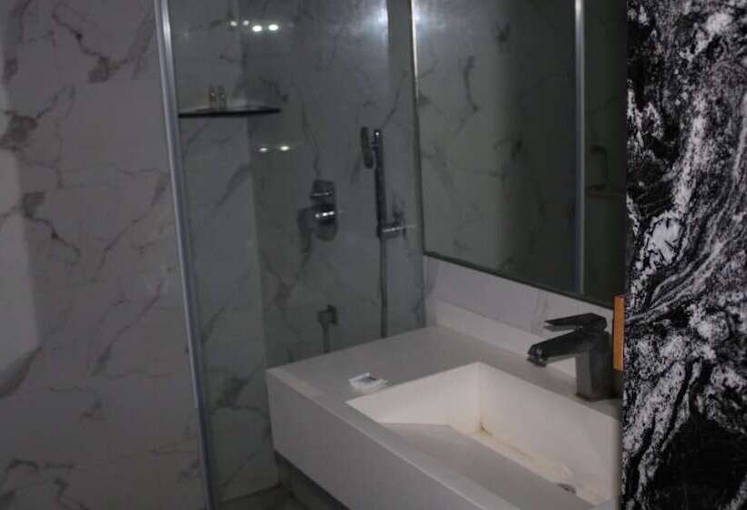 استودیوی استاندارد, La Vivanta