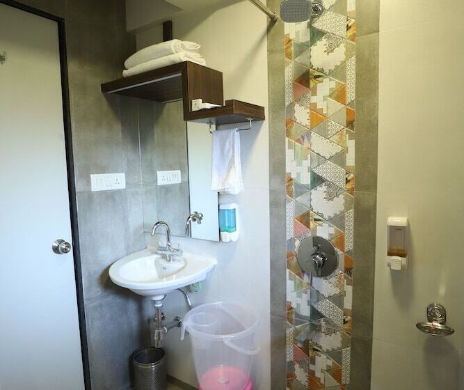 غرفة قياسية, Seven Sky