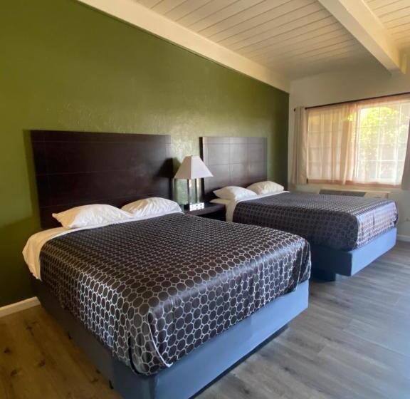 Номер Стандарт, Holiday Motel