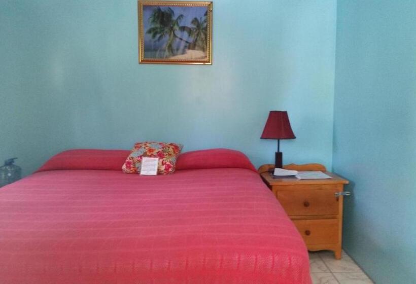 בקתה, Barefoot Beach Belize