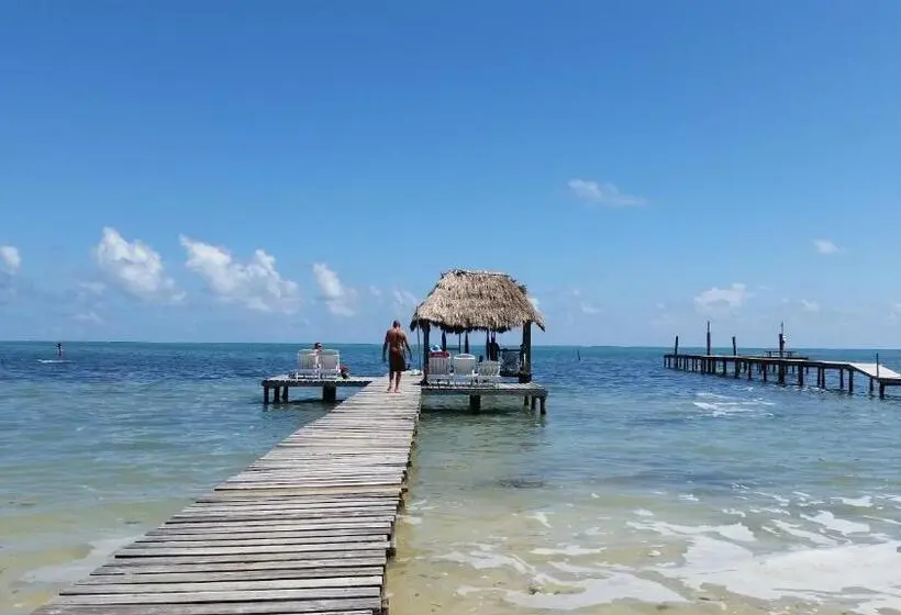 بانگلوی استاندارد با چشم‌انداز دریا, Barefoot Beach Belize