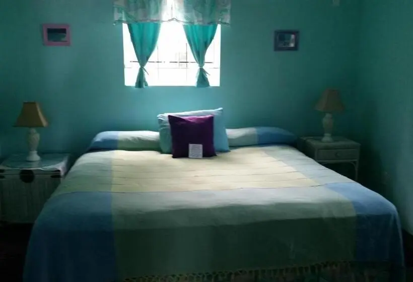 بانگلوی استاندارد با چشم‌انداز دریا, Barefoot Beach Belize