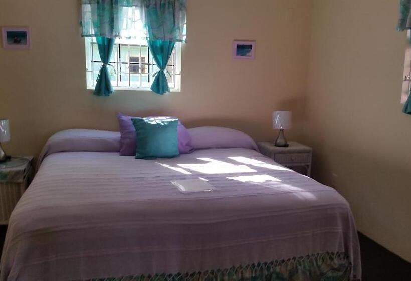 בקתה, Barefoot Beach Belize