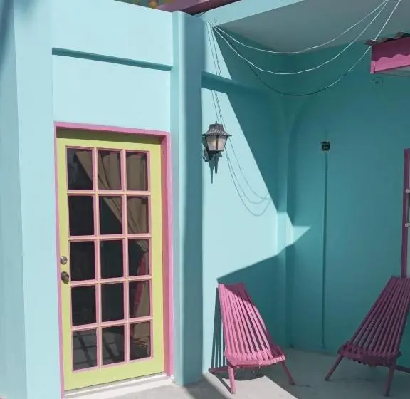 سوییت با چشم‌انداز جانبی دریا, Barefoot Beach Belize