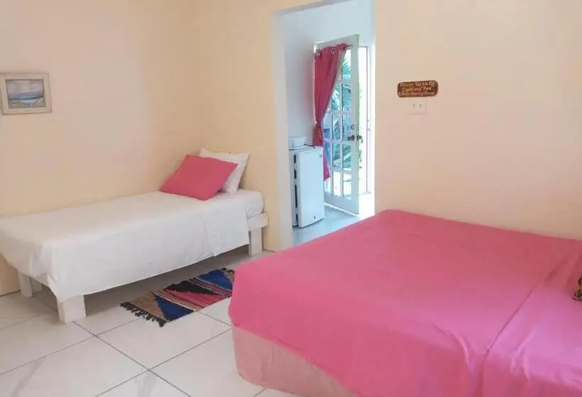 سوییت با چشم‌انداز جانبی دریا, Barefoot Beach Belize