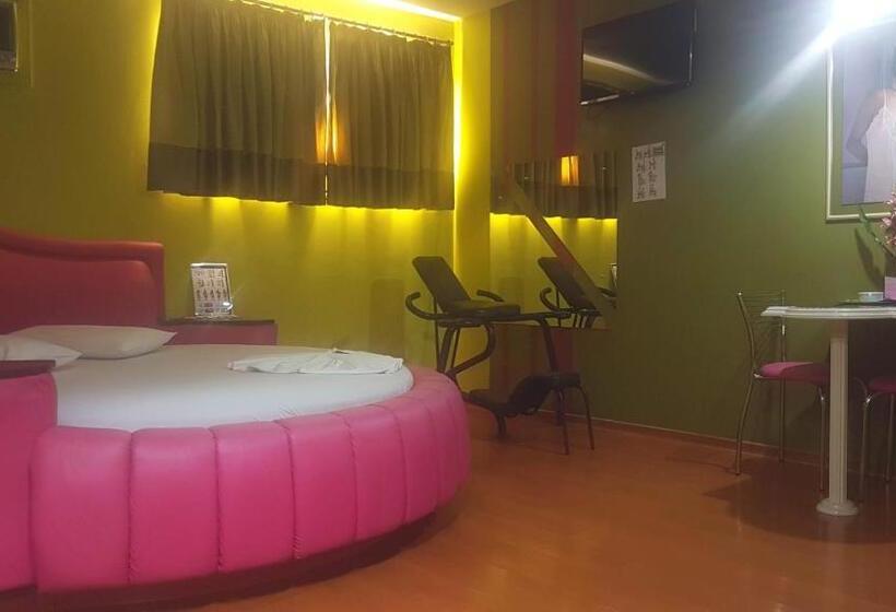 スタンダードスタジオ, L'acqua Motel Express