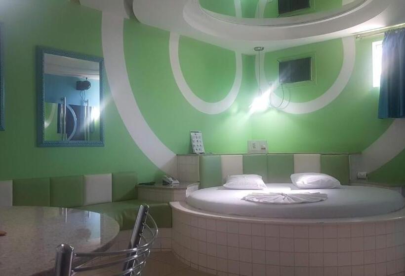 スタンダードスタジオ, L'acqua Motel Express