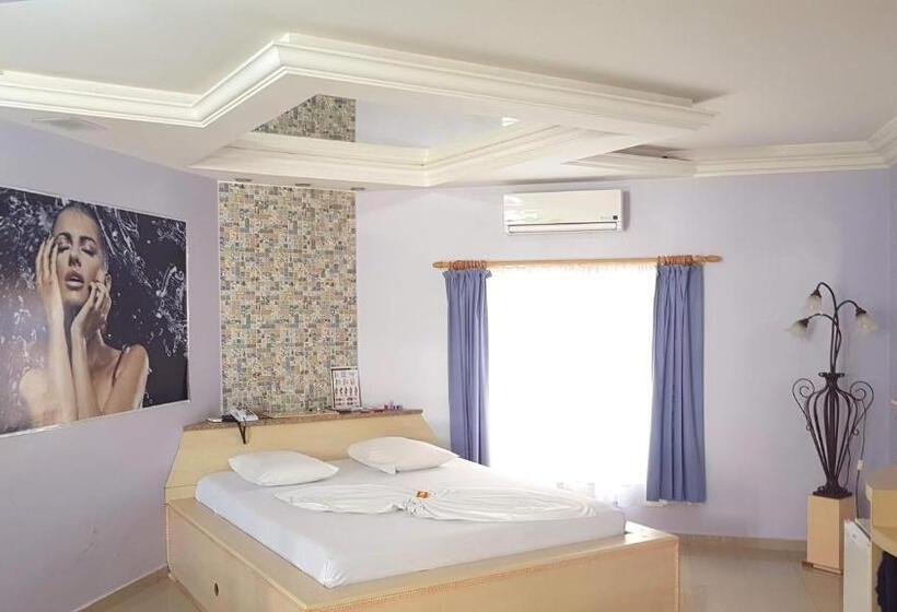 スーペリアスタジオ, L'acqua Motel Express