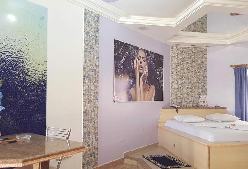 スーペリアスタジオ, L'acqua Motel Express