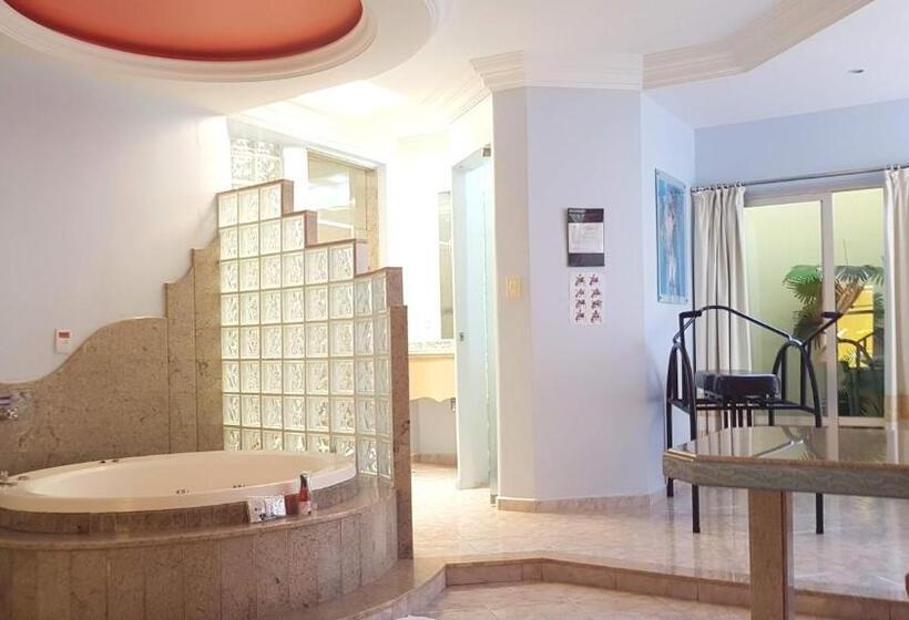 スーペリアスタジオ, L'acqua Motel Express