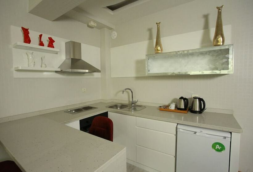 Люкс Повышенной Комфортности, The City Walls Suit