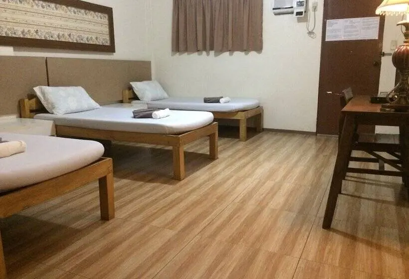اتاق استاندارد سه نفره, Crisfil S Lodge Incorporated