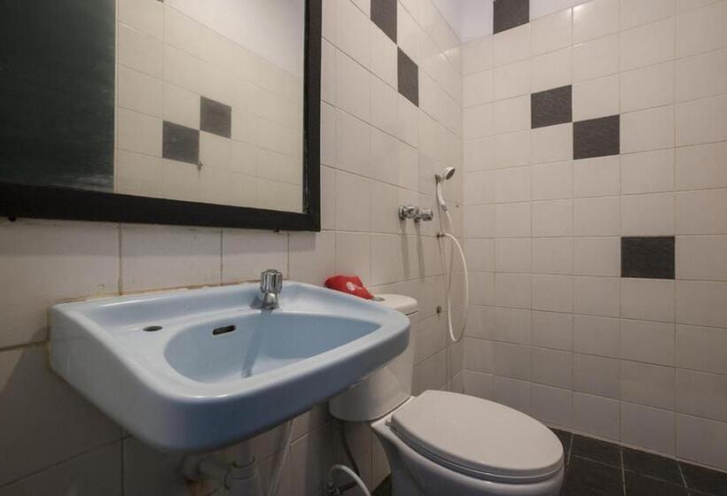 Номер Стандарт, Reddoorz Plus Near Jakarta Kota Station