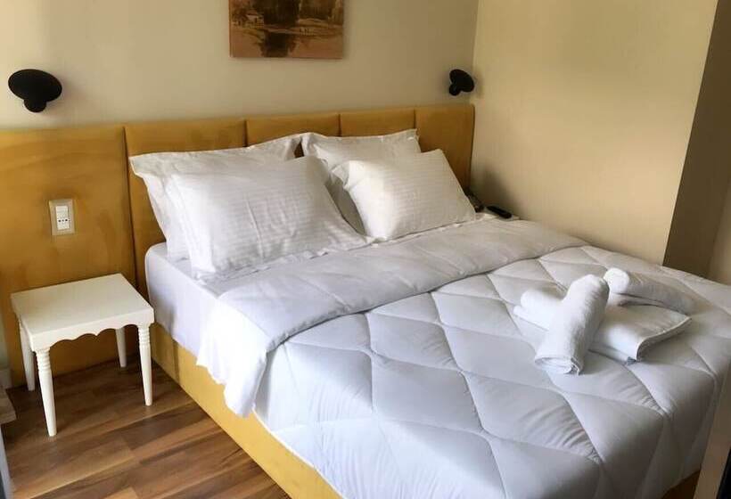 Chambre Standard, Ruby Palace