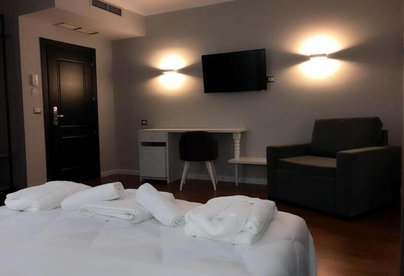 Chambre Deluxe, Ruby Palace