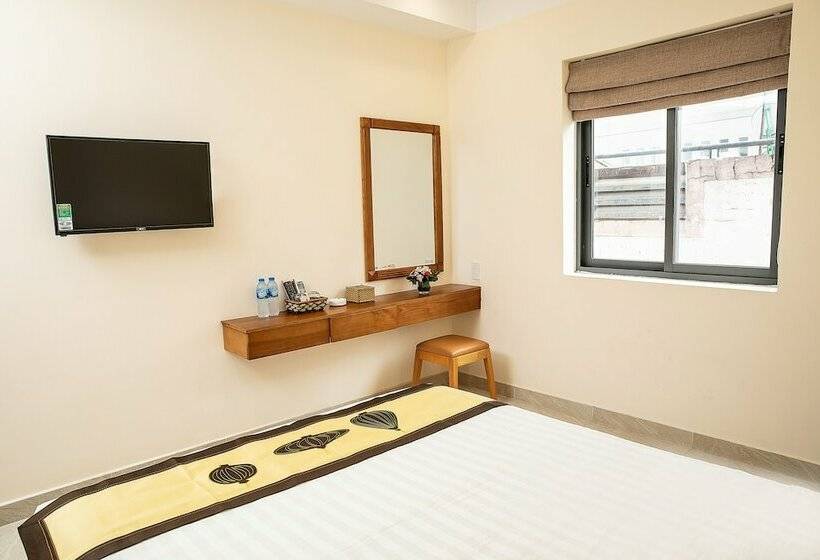 اتاق سوپریور, Tu Phuong