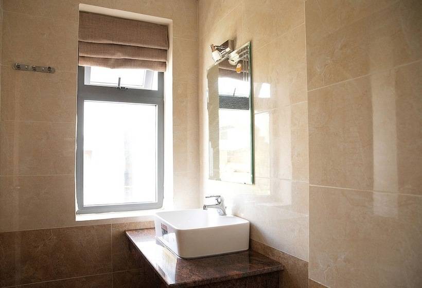 اتاق لوکس, Tu Phuong