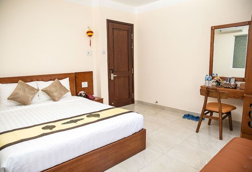 اتاق لوکس, Tu Phuong