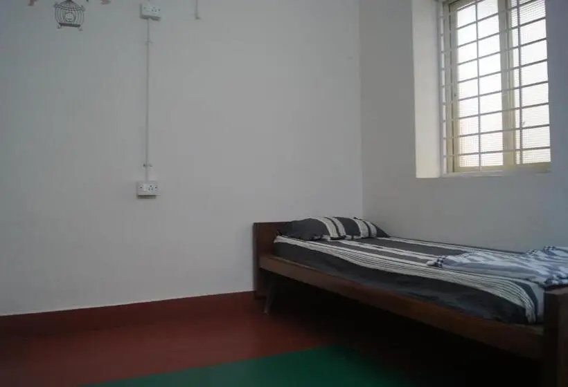 Quarto Estandar Individual, Cornerbunker
