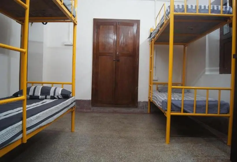 Cama em Quarto Compartilhado, Cornerbunker
