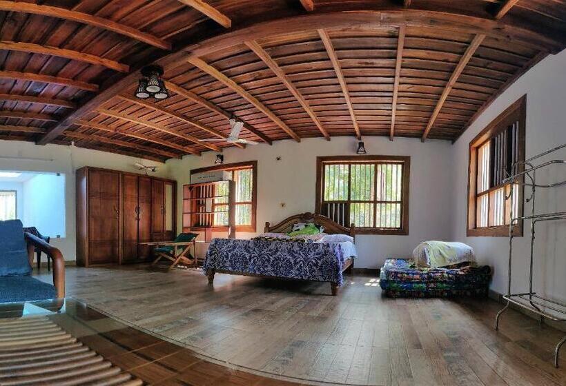 جناح عائلي, Poonthanam Homestay