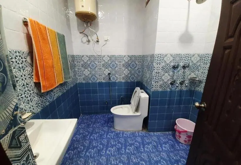 اتاق لوکس سه تخته, Abrol Residency