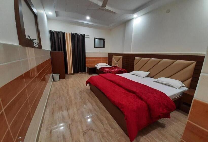 デラックストリプルルーム, Abrol Residency