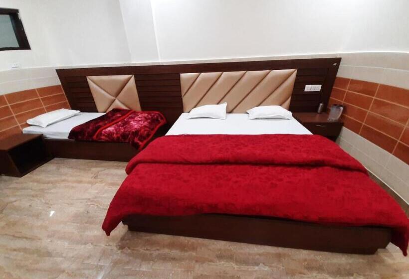 デラックストリプルルーム, Abrol Residency