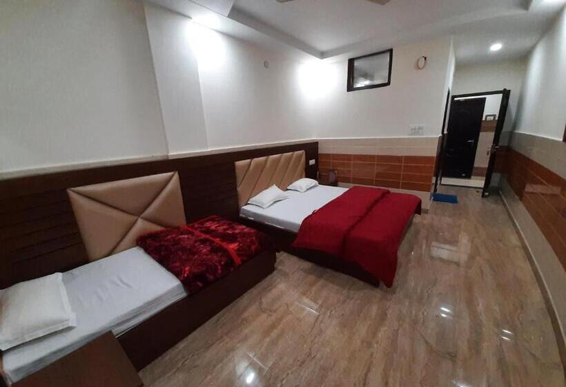 Трехместный Номер Deluxe, Abrol Residency