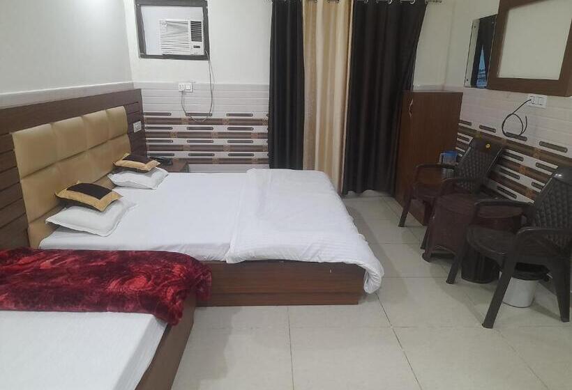 デラックストリプルルーム, Abrol Residency