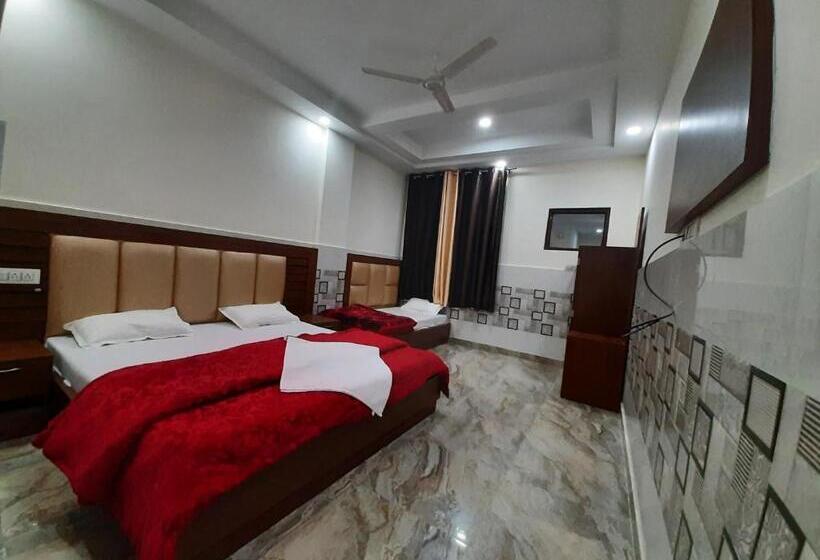 Трехместный Номер Deluxe, Abrol Residency
