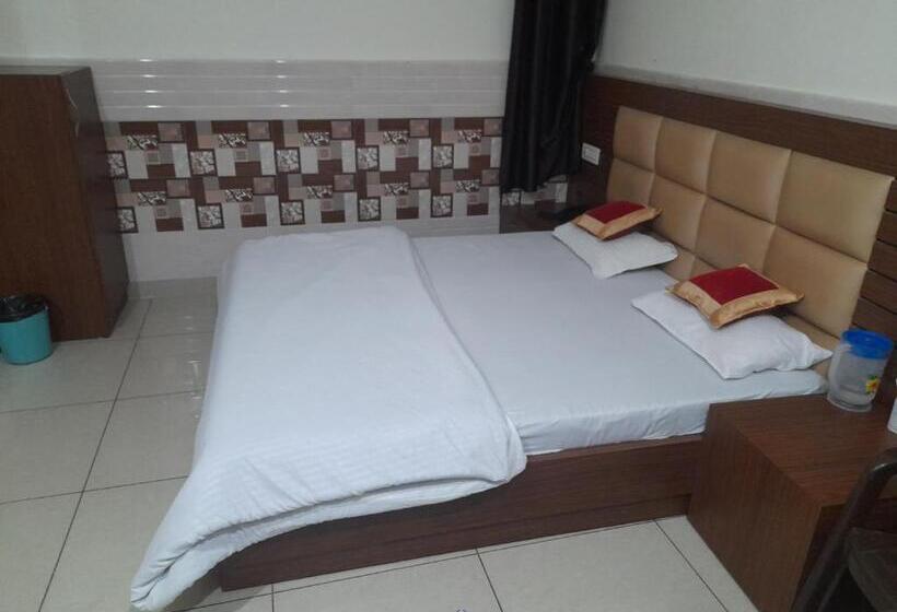 デラックスルーム, Abrol Residency