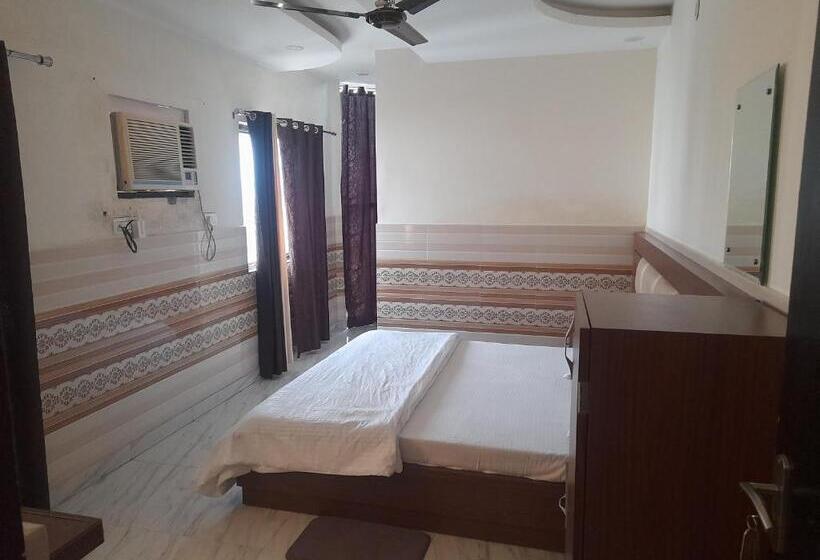 デラックスルーム, Abrol Residency