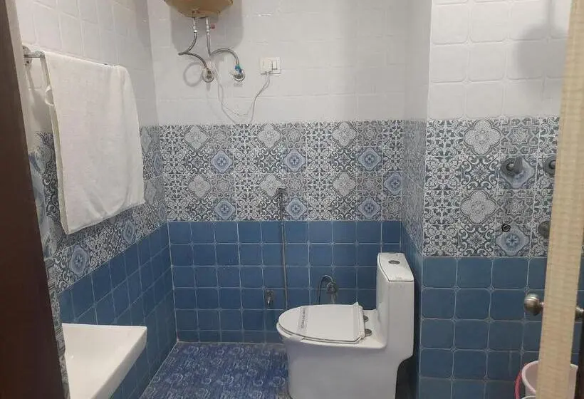 اتاق لوکس چهار تخته, Abrol Residency