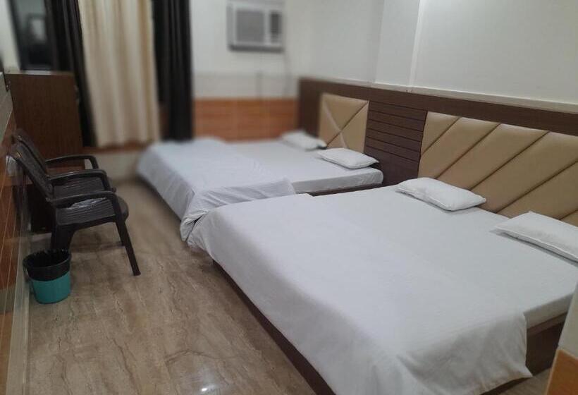 デラックスの４人部屋, Abrol Residency