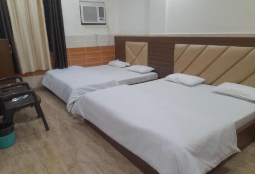 デラックスの４人部屋, Abrol Residency