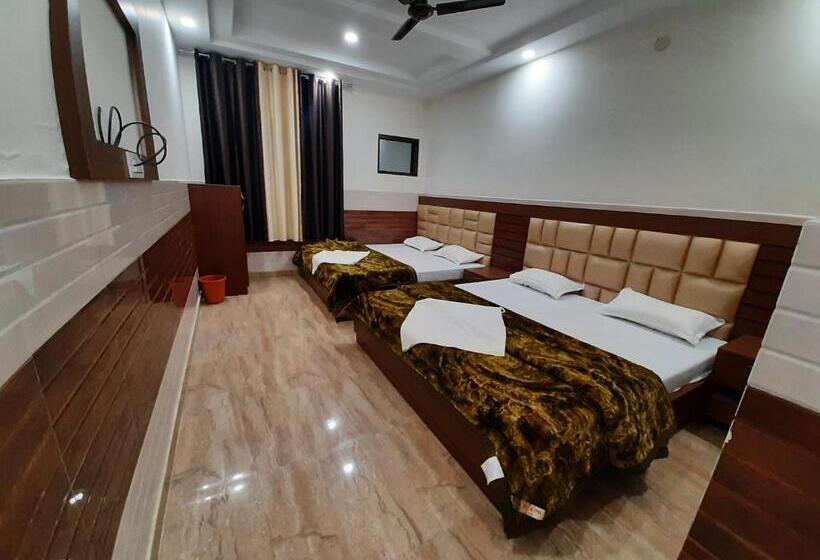 デラックスの４人部屋, Abrol Residency