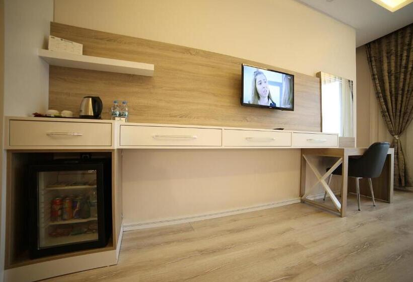 标准单人间, Ema Ozturk Thermal