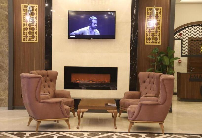 标准三人间, Ema Ozturk Thermal