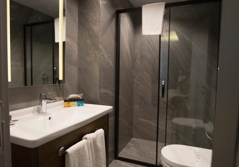 Habitació Estàndard, Emens