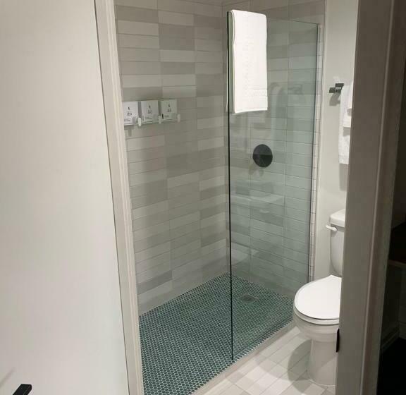 جناح سرير كينج, Leo